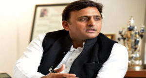 अखिलेश यादव ने गोरखपुर में बच्चों की हुयी मौत पर  की मुआवजा देने की मांग