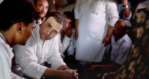 गोरखपुर में पीड़ितों से मिले राहुल गांधी, कहा कि योगी  को हादसे पर्दा नहीं डालना चाहिए बल्कि सख्त कार्रवाई करनी चाहिए