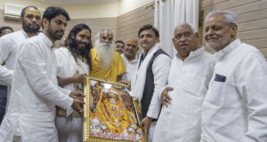साधुसंतो का आशीर्वाद  समाज और देश के लिए कुछ करने के लिए प्रेरणा देता है——  अखिलेश यादव
