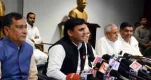 शिक्षामित्रों के साथ BJP सरकार धोखा कर रही हैः अखिलेश यादव