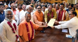 योगी ,केशव प्रसाद ,दिनेश शर्मा ,स्वतंत्र देव ,मोहसिन ने विधान परिषद की सदस्यता के लिये नामांकन भरा