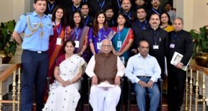 प्रशासनिक अधिकारी समग्रता से विचार करें तो बड़ा परिवर्तनःराज्यपाल