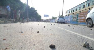 लखनऊ में  ग्राम रोजगार सेवकों पर लाठीचार्ज, पुलिस पर पथराव