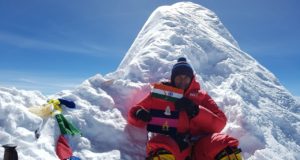 मुख्यमंत्री ने आई0पी0एस0 अधिकारी सुश्री अपर्णा कुमार को  मनास्लु पर्वत चोटी का सफलतापूर्वक पर्वतारोहण करने पर बधाई दी