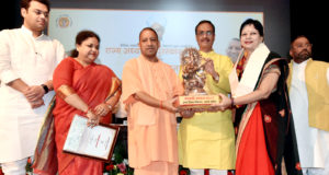 मुख्यमंत्री ने राज्य अध्यापक पुरस्कार की धनराशि  10 हजार रु0 से बढ़ाकर 25 हजार रु0 करने की घोषणा की