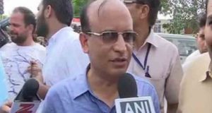 डेरा में तलाशी के 2 नाबालिग समेत 5 लोग और 1500 जोड़ी जूते भी मिले