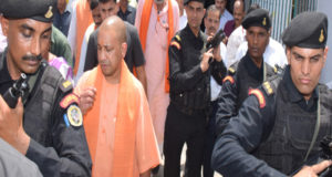 वृंदावन : RSS की बैठक में पहुंचे सीएम योगी, भागवत के साथ हुई बैठक