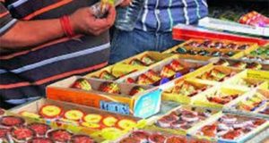 पटाखा व्यापारियों के सामने गहराया रोजी-रोटी का संकट