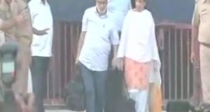 आरुषि मर्डर केस: रिहा होने के बाद राजेश और नूपुर तलवार अपने घर पहुंचे
