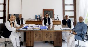 उपचुनावों में मतदान ईवीएम के बजाय बैलेट पेपर से  हो —–अखिलेश यादव