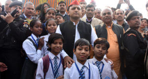 जनेश्वर मिश्र ने डाॅ0 लोहिया के विचारों को आगे बढ़ाया, समाजवादी उसी रास्ते पर चल रहे हैं—–अखिलेश यादव