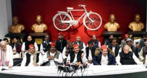 समाजवादी पार्टी की सदस्यता ग्रहण की