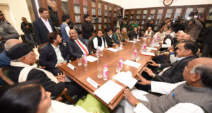 अखिलेश यादव की पहल पर  विपक्षी दलों की बैठक, चुनाव ईवीएम के स्थान पर बैलेट पेपर से हों