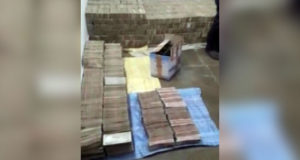 कानपुर में बिल्डर के घर मिले करीब 100 करोड़ रुपये, बनाया था नोटों का बिस्तर
