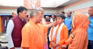 मुख्यमंत्री ने दिवंगत विधायक लोकेन्द्र सिंह  के  आवास पहुंचकर श्रद्धांजलि दी