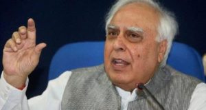 कांग्रेसी नेता कपिल सिब्बल ने कहा,  मोदी दुनिया के सबसे महंगे चौकीदार