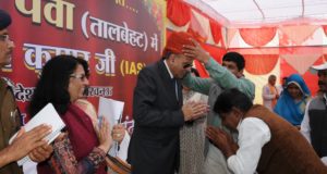 मुख्य सचिव ने  बुन्देलखण्ड  में स्थलीय निरीक्षण कर  विकास कार्यों की प्रगति की ली जानकारी