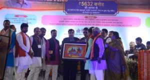 गडकरी ने इलाहाबाद में 5632 करोड़ रुपये की परियोजनाओं का शिलान्यास व लोकार्पण  किया