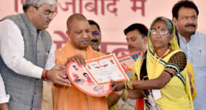 राज्य सरकार जनपद फिरोजाबाद के कांच उद्योग  को बढ़ावा देने के लिए प्रतिबद्ध: मुख्यमंत्री