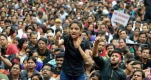 SSC स्कैम:दिल्ली में सड़क पर उतरे हजारों छात्र,पुलिस ने किया लाठीचार्ज