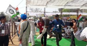 अन्ना हजारे के साथ-साथ सहयोगियों की भी बिगड़ी तबियत