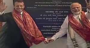 वाराणसी पहुंचे PM मोदी और मैक्रों ने किया यूपी के सबसे बड़े सोलर पार्क का लोकार्पण