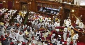 कॉर्पोरेट घरानों को लाभ पहुंचाने के लिए सरकार  बिजली व्यवस्था का निजीकरण कर रही है ,विधानसभा में विपक्ष का हंगामा
