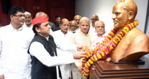 अखिलेश यादव ने कहा कि चन्द्रशेखर जी ने अपने संघर्ष के बलबूते बलिया से निकलकर देश की सबसे बड़ी कुर्सी तक पहुंचे