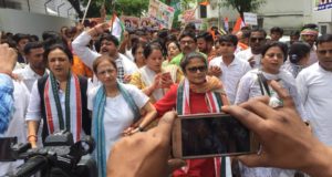 महिला कांग्रेस  का उन्नाव कांड के विरोध में  जोरदार प्रदर्शन , पैदल मार्च ,धक्कामुक्की, गिरफ्तारी