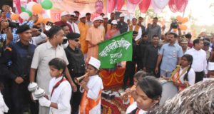 प्रतापगढ़  में मुख्यमंत्री ने ‘स्कूल चलो अभियान’ की रैली को रवाना किया