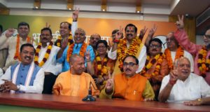 भाजपा, अपना दल और सपा के प्रत्याशियों का एमएलसी पद के लिए हुआ नामांकन