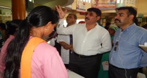 आयुक्त राजीव रौतेला ने आज रूद्रपुर जवाहर लाल नेहरू जिला चिकित्सालय का निरीक्षण कर तत्काल व्यवस्थाएं सही करने के निर्देश दिये