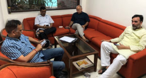 केजरीवाल सरकार पर सख्त हुआ हाईकोर्ट, पूछा-एलजी हाउस में किसकी मंजूरी से धरने पर बैठे?