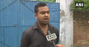 प्रमुख सचिव पर आरोप लगाने वाले अभिषेक गुप्ता  को उठा ले गई पुलिस, परिवार पहुंचा CM आवास