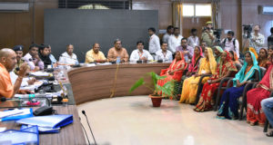 ग्राम प्रधान  प्रत्येक व्यक्ति के साथ अपने परिजन सा व्यवहार कर शासन की जनकल्याणकारी योजनाओं का लाभ मुहैया कराएं: मुख्यमंत्री