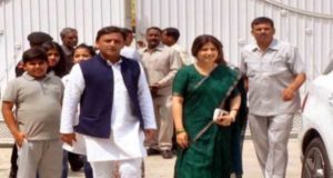 बंगले के टाइल्स उखाड़ने, पौधे ले जाने के आरोप पर अखिलेश यादव ने तोड़ी चुप्पी
