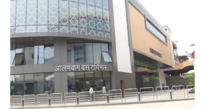 योगी से पहले सपाईयों ने किया आलमबाग बस अड्डा का उदघाटन
