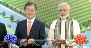 PM मोदी और दक्षिण कोरियाई राष्ट्रपति ने नोएडा में किया सैमसंग   मोबाइल फैक्ट्री का उद्घाटन
