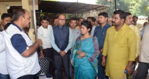 नवीन गल्ला मंडी के शौचालय में टमाटर की दुकान देख भड़की मंत्री स्वाती सिंह, लगाई मंडी सचिव को फटकार