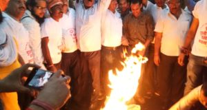 उद्यान निदेशालय में कर्मचारियों का सैलाब , फूंकी एनपीएस की प्रतियाॅ