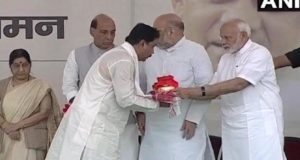 PM मोदी की मौजूदगी में प्रदेश बीजेपी अध्यक्षों को सौंपी गईं वाजपेयी की अस्थियां