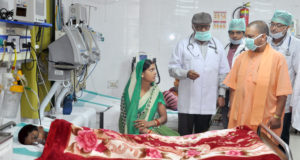 मुख्यमंत्री योगी  ने  गोरखपुर में जिला चिकित्सालय का निरीक्षण किया,कहा कि बुनियादी सुविधाओं में स्वास्थ्य एवं शिक्षा का महत्वपूर्ण स्थान