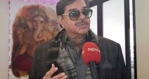 भाजपा सांसद शत्रुघ्न सिन्हा का मोदी सरकार पर हमला, बोले- सेना में कटौती क्यों, कैबिनेट के वेतन-भत्ते घटाएं
