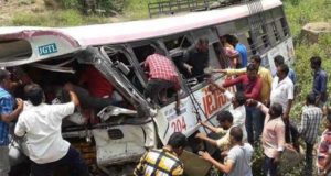 तेलंगाना में परिवहन निगम की बस खाई में गिरी, 52 की मौत