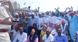 कर्मचारी, शिक्षक, अधिकारी-पुरानी पेंशन बहाली मंच के सदस्यों ने घेर ली विधानसभा , उपमुख्यमंत्री से वार्ता विफल