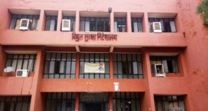 लखनऊ में विद्युत सुरक्षा निदेशालय का बाबू  60 हजार रुपये घूस लेते गिरफ्तार