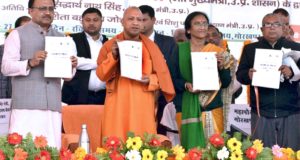 मुख्यमंत्री ने  गोरखपुर के जिला महिला चिकित्सालय परिसर में 50.75 करोड़ रु0 की  09 परियोजनाओं का लोकार्पण/शिलान्यास किया