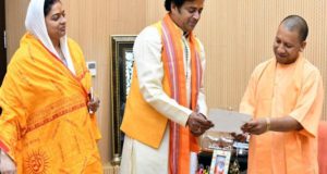 रवि किशन ने मुख्यमंत्री योगी से भेंट की, दिल्ली जाने से पहले, गोरखपुर से लोकसभा चुनाव में मिली है शानदार विजय