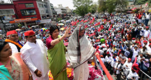इलाहाबाद,  फूलपुर में डिम्पल यादव और जया बच्चन ने किया  रोड-शो