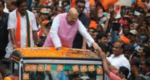बलिया में  अमित शाह ने- देश व प्रदेश की तरक्की के लिए मांगे और पांच साल